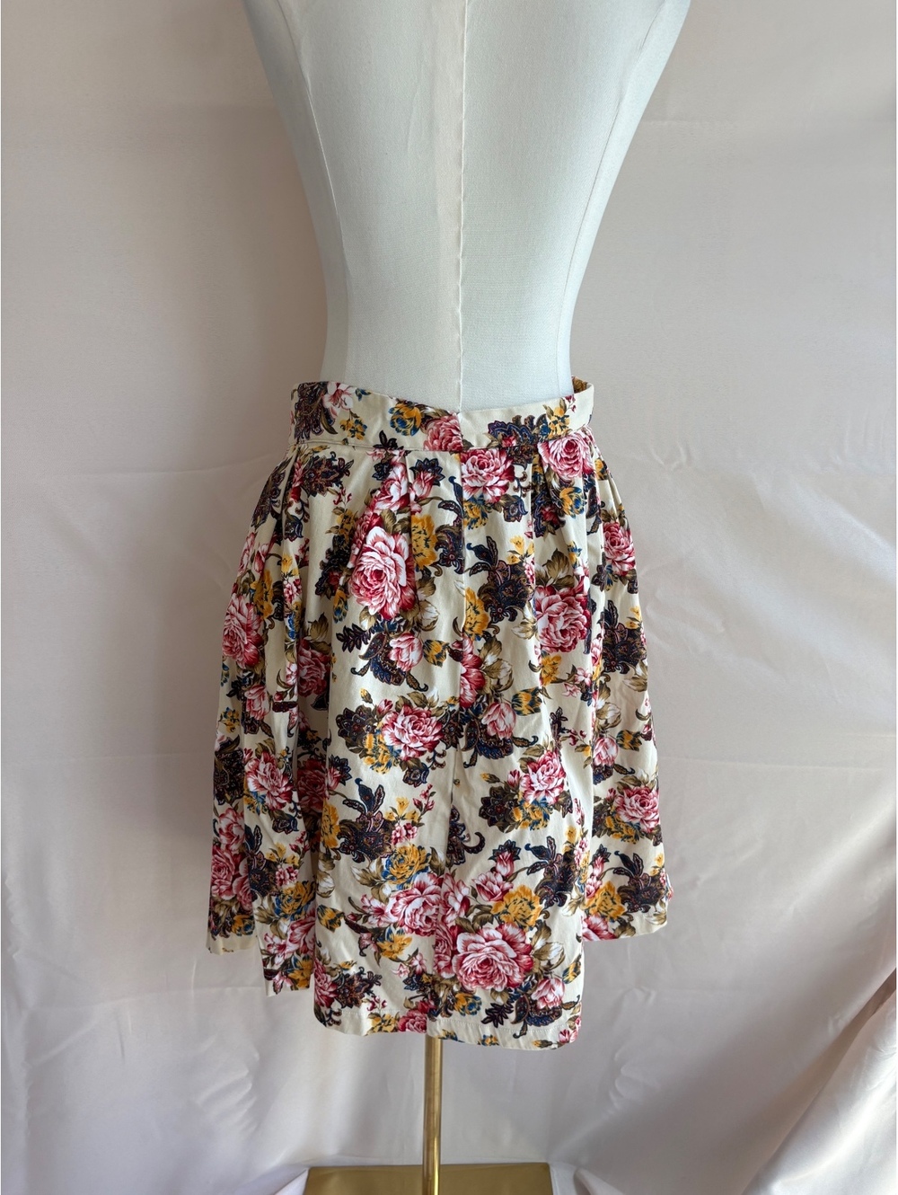 ModCloth Floral Pleated Skirt with Pockets, Size Large - Picture 2 of 6